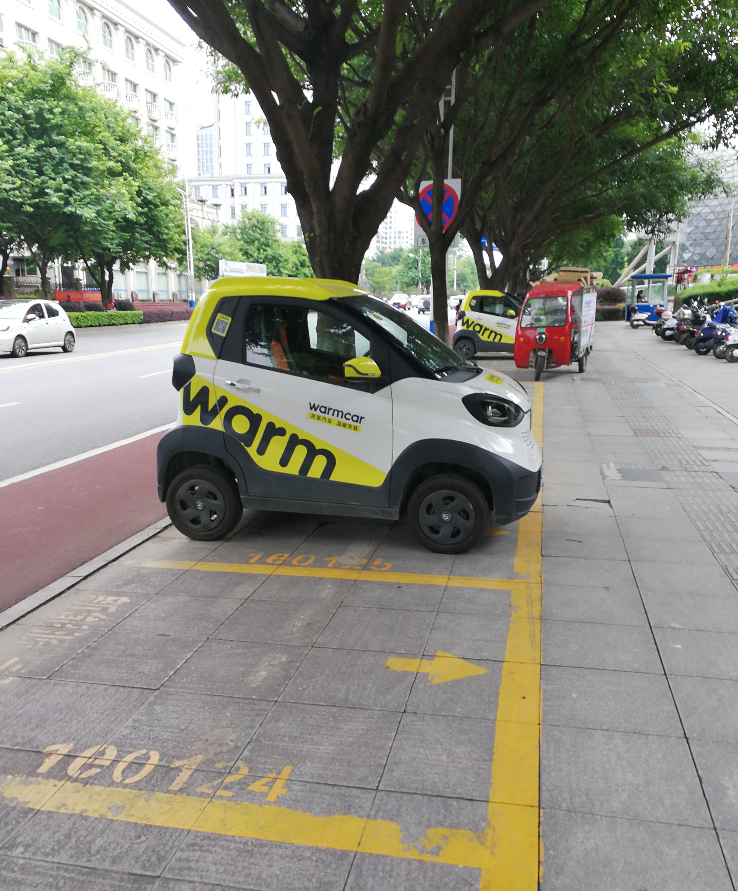 Reserved parking space (yellow box) for EVs in Liuzhou. Photo by Hui He.