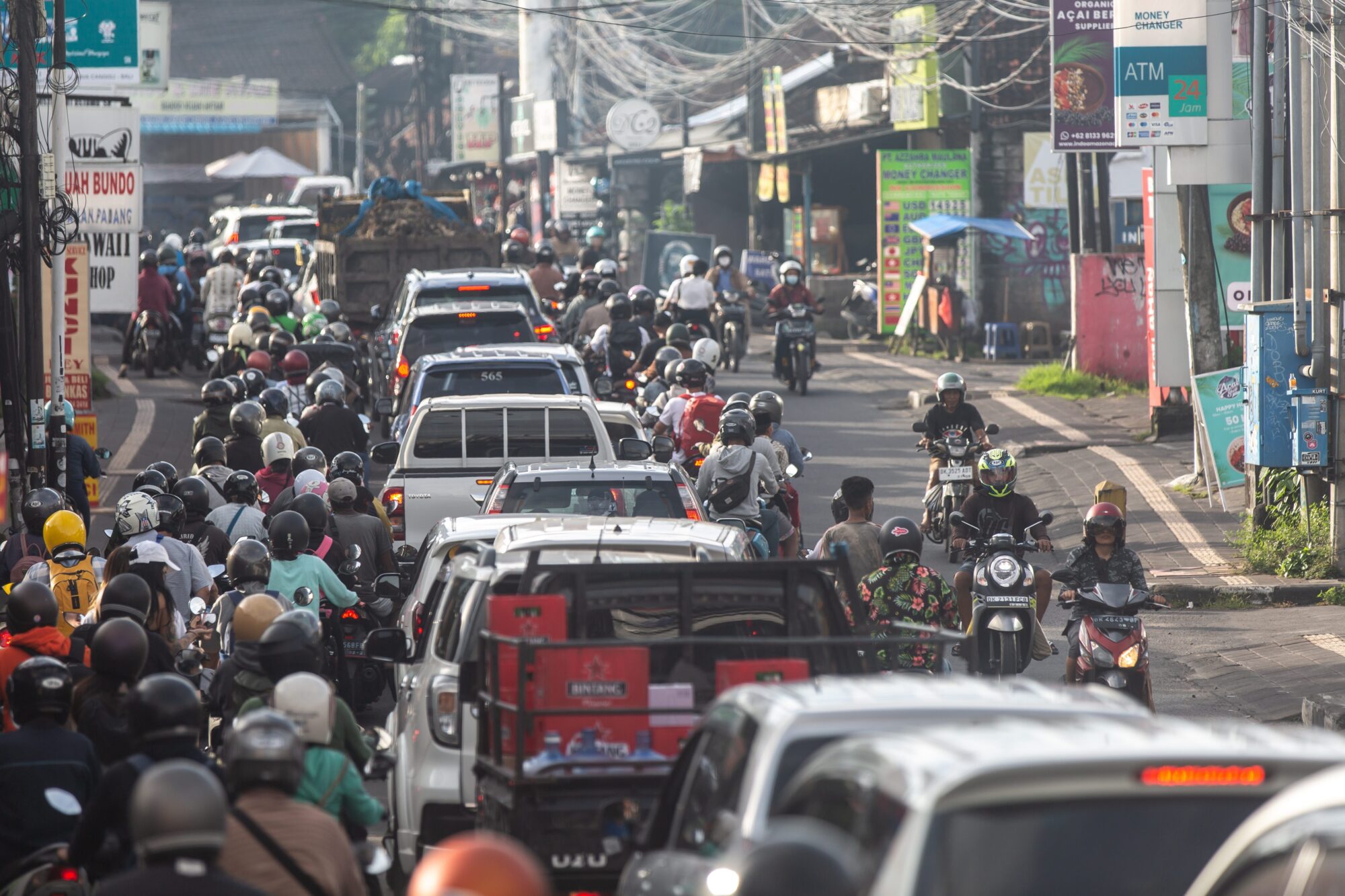 Perbandingan Siklus Hidup Emisi Gas Rumah Kaca Mesin Pembakaran dan Mobil Penumpang Listrik dan Kendaraan Roda Dua di Indonesia