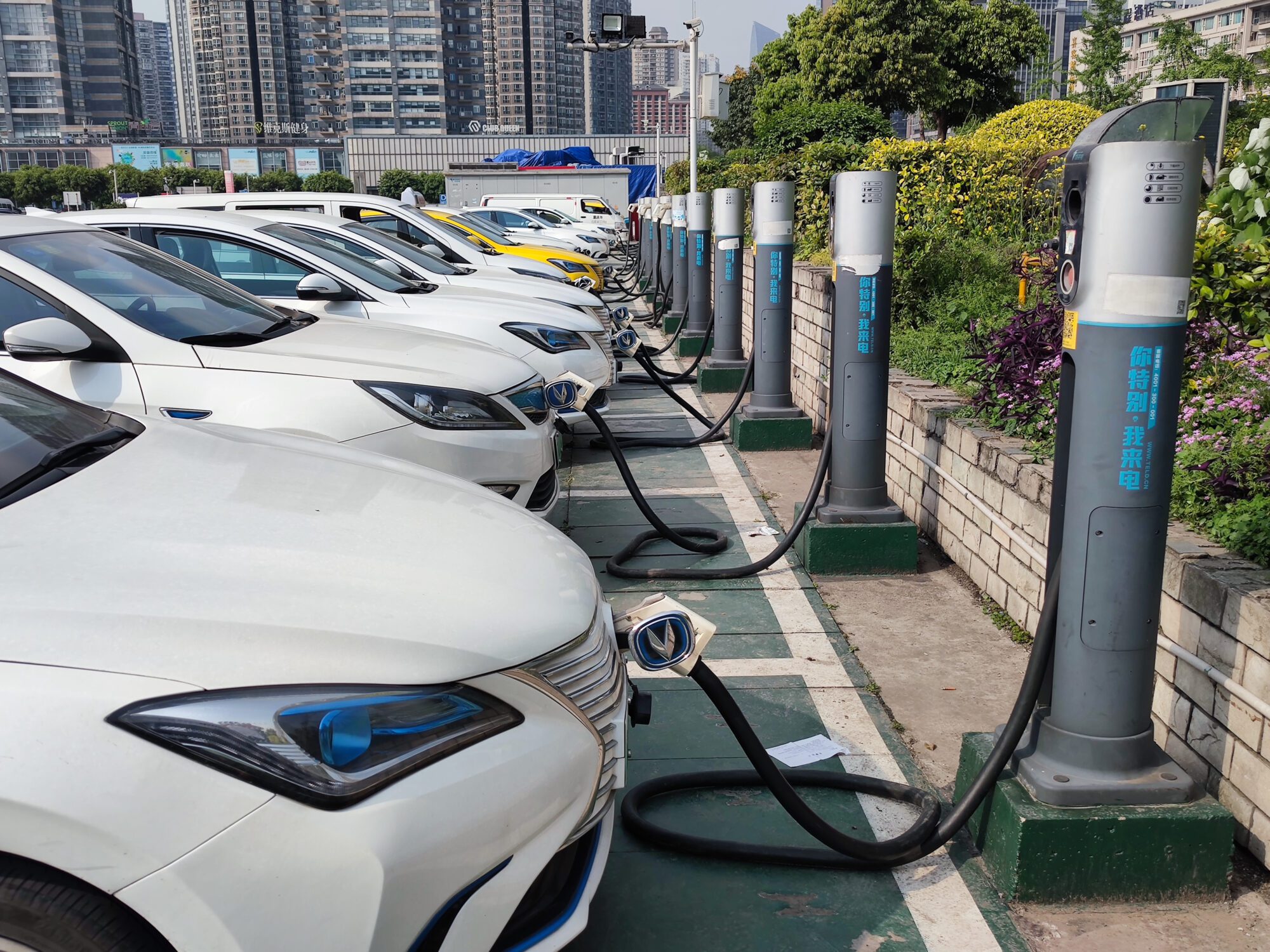 加速中国城市新能源汽车普及：补贴后2023年政策更新