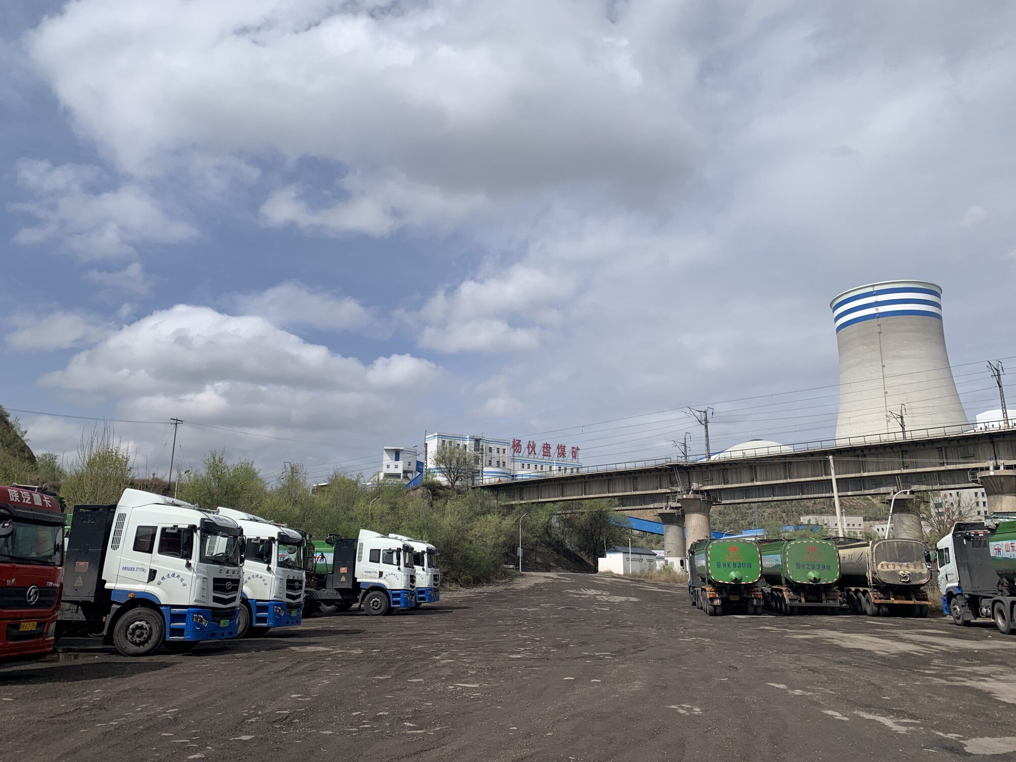 Practical applications of zero-emission trucks: Coal transport in Yulin city, Shaanxi province