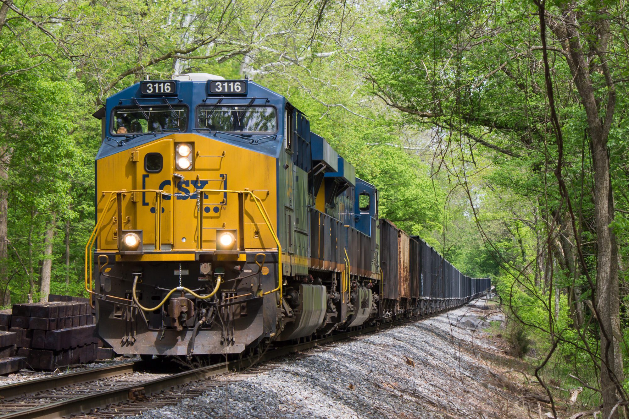 Decarbonizing U.S. Railways: Pathways to Zero-Emission Technologies