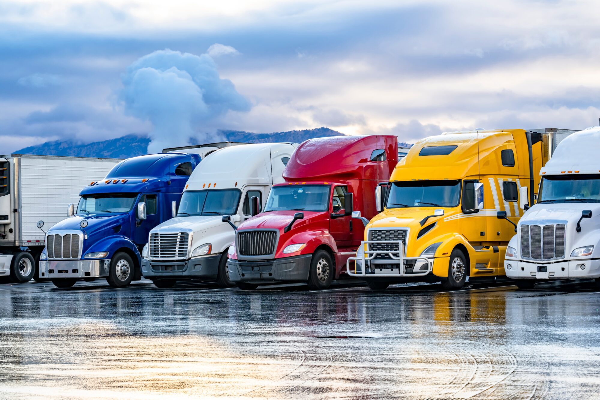 Different,Make,Big,Rigs,Semi,Trucks,Tractors,With,Loaded,Semi